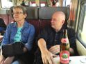 Nasbrali jsme se postupn do vlaku, jako posledn dostoupila Marta,<br>a zahjili tak spolenou cestu do pivovaru. Skvlou nladu podporovala konzumace <br>konkurennch piv od Honzy.<br> Ty do Podkovn nesm
